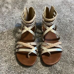Flat Sandals - Women’s 6